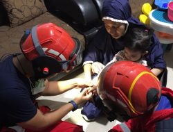Respon Cepat Tim Rescue Damkar Makassar, Cincin Anak Berhasil Lepas