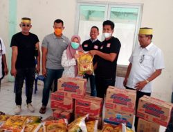 Ketua IPSS Kaltara Hasbudi bersama Ketua KKSS Kaltara Brigjen TNI Andi Sulaiman Menyerahkan Bantuan Sembako