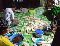Begini Proses Pembuatan Baje’ Khas Enrekang