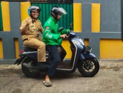 Camat Biringkanaya Naik Ojek Online di Hari Ojol Day