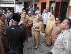 Tinjau Lorong Wisata Tepi Kanal Pentas Seni, Fatmawati: Manfaatkan Sudut Lorong untuk Tanaman Hias dan Hidroponik