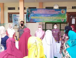 FOTO: Ketua Tim Penggerak PKK Kec. Mamajang Ibu Isna Azikin hadiri pertemuan rutin Ikatan Guru TK Indonesia-Persatuan Guru Republik Indonesia (IGTKI-PGRI)