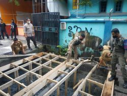 Foto: Satpol PP Kecamatan Mamajang Bongkar Rencana Lapak di Kakatua