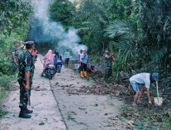 Warga Desa Bonto Gotong Royong bersama Aparat TNI