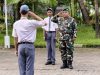 Upacara Bendera di Sekolah Muhammadiyah 2 Bontoala, Danramil Sampaikan Pesan Bela Negara