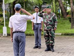 Upacara Bendera di Sekolah Muhammadiyah 2 Bontoala, Danramil Sampaikan Pesan Bela Negara
